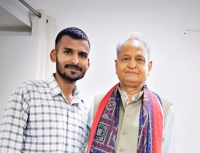 राजस्थान के चर्चित X इनफ्लुएंसर जीतू बुरड़क ने की अशोक गहलोत से मुलाकात